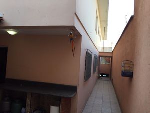 Image 18 - 898029