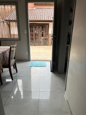 Image 8 - 898033