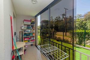 Image 4 - 898041