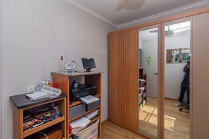 Image 25 - 898041