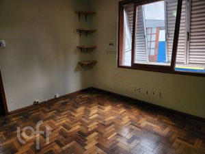 Image 17 - 898055