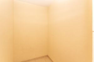 Image 33 - 898068