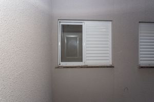 Image 4 - 898069