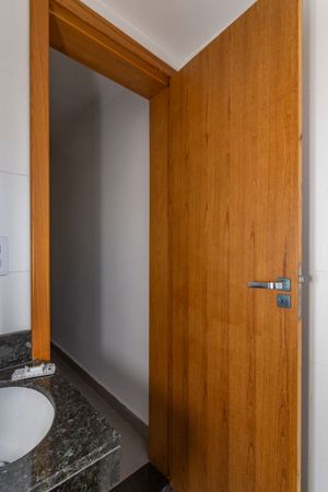 Image 9 - 898069