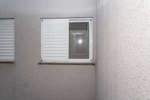 Image 4 - 898072