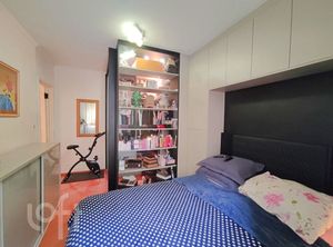 Image 8 - 898074