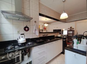 Image 3 - 898074
