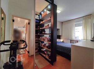 Image 6 - 898074
