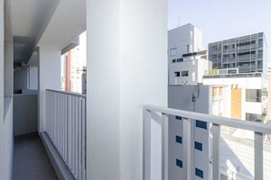 Image 21 - 898083