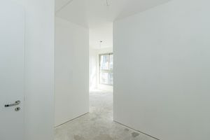 Image 30 - 898083