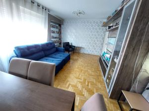 Image 1 - 898094