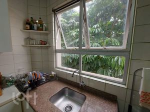 Image 5 - 898095