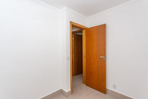 Image 11 - 898101