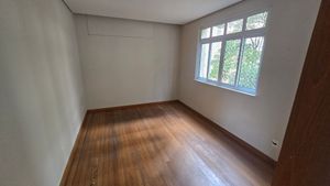Image 3 - 898102