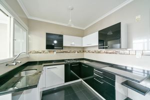 Image 3 - 898218