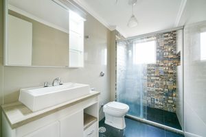 Image 9 - 898218