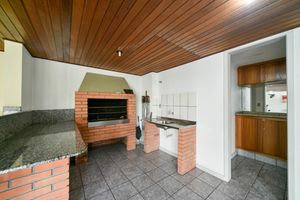 Image 18 - 898218