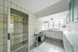 Image 19 - 898218