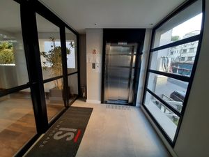 Image 9 - 898222