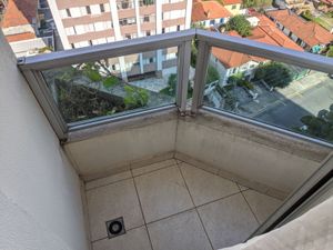 Image 9 - 898223