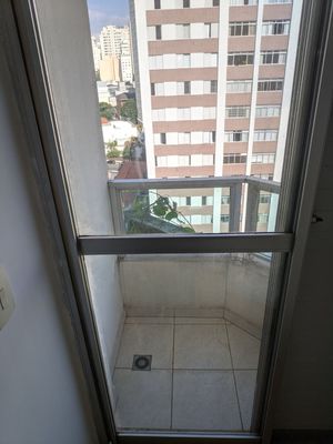 Image 6 - 898223