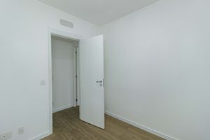 Image 9 - 898225