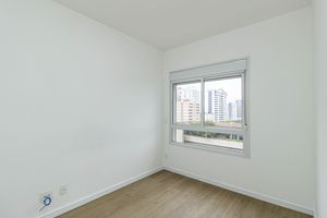 Image 18 - 898225