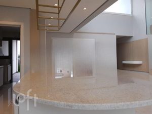 Image 5 - 898233