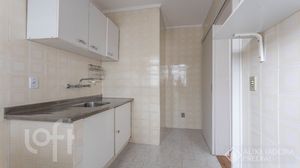 Image 4 - 898246
