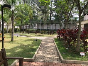 Image 19 - 898249