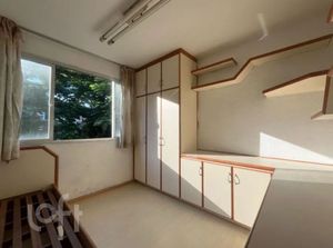 Image 4 - 898257