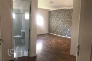 Image 4 - 898258