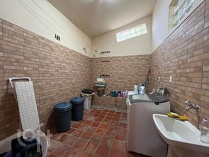 Image 31 - 898259