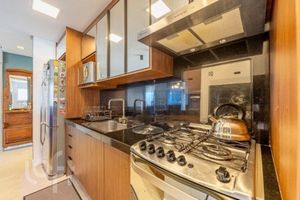 Image 8 - 898264