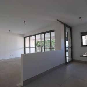 Image 4 - 898282