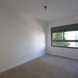 Image 32 - 898282