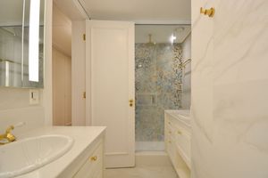 Image 31 - 898297