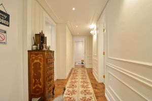 Image 30 - 898297