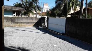 Image 1 - 898303