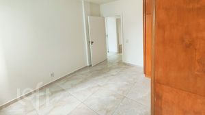 Image 17 - 898304