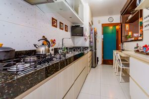 Image 4 - 898312