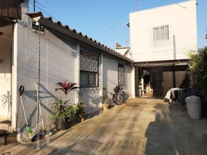Image 33 - 898323
