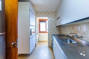 Image 19 - 898325
