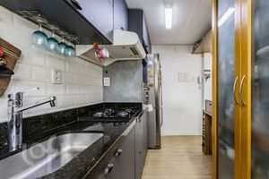 Image 4 - 898327