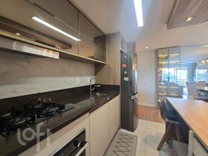 Image 6 - 898328
