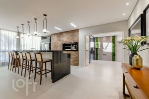 Image 32 - 898328