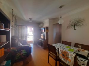 Image 3 - 898329