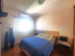 Image 7 - 898329