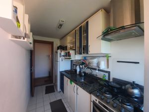 Image 17 - 898329