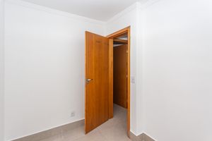 Image 9 - 898333